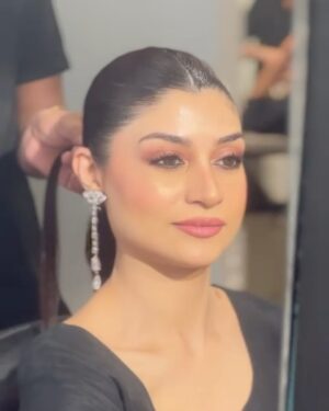 Zoya Nasir Instagram - Trust the process. Make it fun. 

@erumkhancouture 
@nabila_salon 
@esfirjewels 

#zoyanasir #kaffara #noorjahan #pakistaniactress #pakistanicelebrities #pakistanidramas #pakistanidramaactors