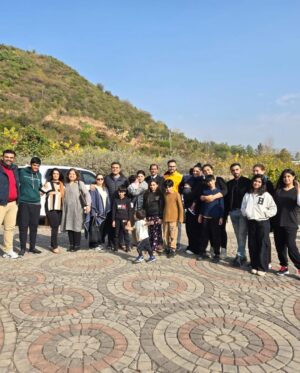 Zoya Nasir Instagram - This year happened so this ⬆️ could happen 
To the years of becoming undone 
To the profound years 

#theentireclan #family #zoyanasir #happynewyear #newyearseve