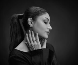 Zoya Nasir Instagram - Let me lay a little low 
Let me find my colours soon 

📸 @nadirtoosy ♥️
👗 @fourandcostore 
💄 @nabila_salon
