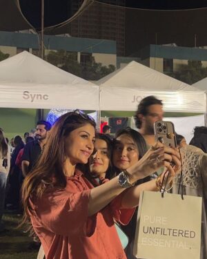 Zoya Nasir Instagram - Family, friends, food and fashion = #mashion

#zoyanasir #mashionbazar #food #family #shopping #fashion #mashion #noorjahan #kaffara #pakistanidramas #pakistaniactresses #pakistanicelebrities