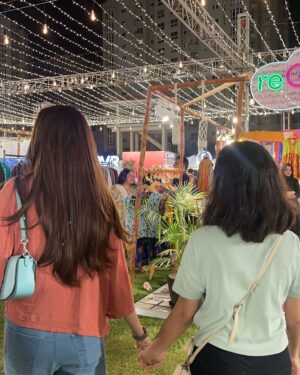 Zoya Nasir Instagram - Family, friends, food and fashion = #mashion

#zoyanasir #mashionbazar #food #family #shopping #fashion #mashion #noorjahan #kaffara #pakistanidramas #pakistaniactresses #pakistanicelebrities