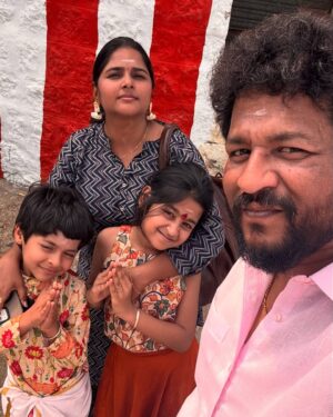 aazhiya sj Instagram - Thaipoosam 🙏🙏🙏🙏

#murugaa #thaipoosam #thiruthani @aazhiya_sj_official @akhilan_sj @dsj_senthil
