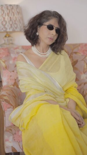 aiana jain Instagram - Thing about timeless classics is that it never goes out of style !!!
• Saree : @sawenchi 
• Footwear : @aprajitatoorofficial 
. Pearls : From my personal collection 
.
.
.
.
.
.
.
.
.
.
.
.
.
.
.
.
.
.
.
.
.
 #aianaj #aianajsays #aianajloves #aianajinsaree #aianajstyles #aianajxsawenchi #sawenchi #aianajxaprajitatoor #aprajitatoor #linensaree #sixyardsofelegance #sareelover #love #fond #count #divine #shebang