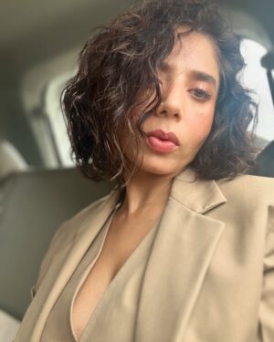 aiana jain Instagram - Me and my new hair say hello !!!
.
.
.
.
.
.
.
.
.
.
.
. #aianaj #aianajsays #aianajloves #shorthaircut #shorthairdontcare #indianfashionblogger #indianbeautyblogger
