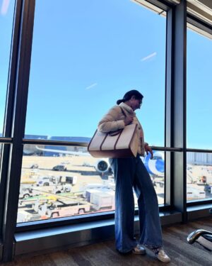 aiana jain Instagram - I am coming home baby !! This almost impromptu trip to US & Canada was all about catching up with family and friends, road tripping arguing with Sr and Jr all through about maps and navigation, stopping by  beautiful towns and soaking in some natural beauty and different geographies across states and even countries … hectic and fun is how I would describe it . All I want to do is just do nothing now … hello jet lag here I come !!!
PS : This @uniqloin down jacket has been my constant companion all though my trip and definitely needed a special mention here !!!
.
.
.
.
.
.
.
.
.
. 
.
.
. 
. 
#aianaj #aianajsays #aianajloves #aianajtravels #aianajinus #seattle #travelstyle #traveldiaries