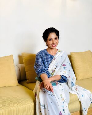 aiana jain Instagram - Can practically live in my Khadi Handloom sarees!! This one is from one of my favourites @nadiyapaar whose florals are so dreamy that I cannot have enough of them in my wardrobe ♥️♥️ 
.
.
.
.
.
. #aianaj #aianajsays #aianajloves #sareelover #sixyardsofelegance #hanloomsarees #aianajinsaree #indianwear #love #find #count #divine #shebang