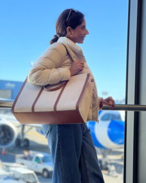 aiana jain Instagram - I am coming home baby !! This almost impromptu trip to US & Canada was all about catching up with family and friends, road tripping arguing with Sr and Jr all through about maps and navigation, stopping by  beautiful towns and soaking in some natural beauty and different geographies across states and even countries … hectic and fun is how I would describe it . All I want to do is just do nothing now … hello jet lag here I come !!!
PS : This @uniqloin down jacket has been my constant companion all though my trip and definitely needed a special mention here !!!
.
.
.
.
.
.
.
.
.
. 
.
.
. 
. 
#aianaj #aianajsays #aianajloves #aianajtravels #aianajinus #seattle #travelstyle #traveldiaries