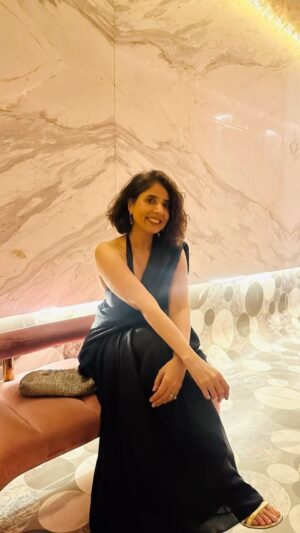aiana jain Instagram - Is it a thing to feel happier just because you wore a saree !!! Asking for a friend !!!!
.
.
.
.
.
. 📷 @nehatugnaitchopra 
.
.
.
.
.
.
.
.
.
.
. 
.
.
. #aianaj #sixyardsofelegance #sareelover #aianajsays #aianajloves #aianajinsaree #aianajstyles #love #find  #count #divine #shebang