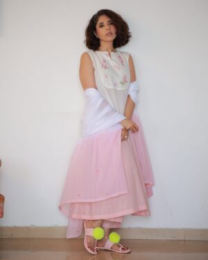 aiana jain Instagram - Mera wala pink 🌸
. Outfit : @kavana.in 
. Footwear: @aprajitatoorofficial 
.
.
.
.
.
.
.
.
.
.
.
.
.
. #aianaj #aianajsays #aianajloves #aianajstyles #aianajxkavana #kavana #aianajxaprajitatoor #aprajitatoor #indianfashion #love #fond #count #divine #shebang