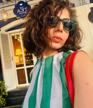 aiana jain Instagram - 2 things !!
For everyone who met in person and asked about the dress and the bag !!
Dress : @shop.miaoww 
Bag : @toryburch 
Second I met my future bed , which was the comfiest comfiest comfiest ever @hastensbeds are made in Sweden and handcrafted and did I say how comfortable were they !! 
.
.
.
.
.
.
.
.
. #aianaj #aianajsays #aianajstyles #whatiwore #shopmiaoww #hastensbeds #love #find #count #divine #shebang