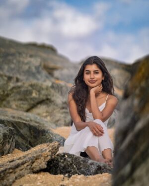 dharshini sudhakar Instagram - அலைத்தேன் வா அன்பே 🦋✨…..

#uae #dxb #tamil #uaetamil #photography