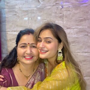 himanshi sharma Instagram - Family🧿🤍