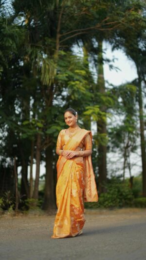 himanshi sharma Instagram - Glow and grow this Diwali with South Indian look✨

#diwali #instagram #diwalivibes #reels #southindianfashion #southindianlook