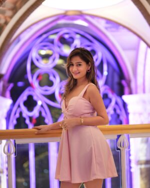 himanshi sharma Instagram - 🌸💕

📍: @artebythomaschan
