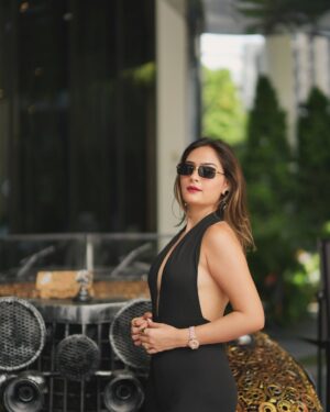 himanshi sharma Instagram - In a world full of trends, I set my own.♠️

Outfit: @bebombbae 
📍: @novotelstevens 

 

#dress #fashion #faishonlifestyle #singapore #worldtour #explore #tour #exploresingapore #traveltheworld #travelphotography #travel