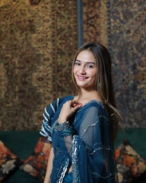 himanshi sharma Instagram - 🧿

📸: @saifraza2731 
  @_the_ss_studio__