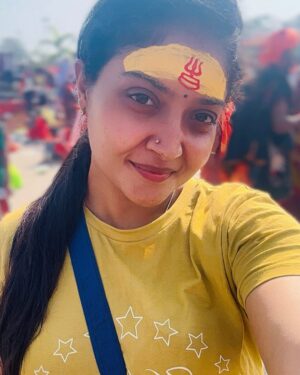 kruttika ravindra Instagram - Mahakumbha Mela 2025..
144 ವರ್ಷಗಳಿಗೊಮ್ಮೆ ನಡೆಯೋ ಮಹಾಕುಂಭಮೇಳಕ್ಕೆ ಬಂದು ಗಂಗಾ ಯಮುನಾ ಸರಸ್ವತಿ ಸಂಗಮ ಸ್ನಾನ ಮಾಡಿರೋ ಪುಣ್ಯ ನನ್ನದು. 
ಧನ್ಯೋಸ್ಮಿ 🙏🏻❤️
ಶಿವಾರ್ಪಣಮಸ್ತು 🙏🏻
•
#mahakumbh #uttarpradesh #ganga #viral #trending #instagood #instalike #instagram #india #kannada #karnataka #travel #temple #peace #omnamahshivaya