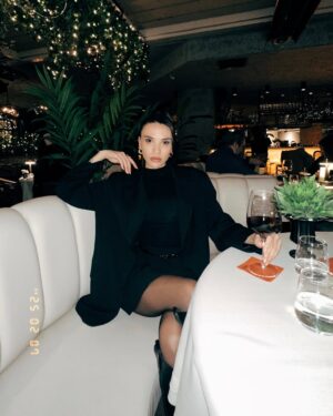İlayda Aydın Instagram - 🖤
