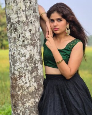 neerasethudas Instagram - പച്ച പാടവരമ്പും ഞാനും മൊതത്തിൽ 😬 പച്ച പിടിക്കട്ടെ

#neerajasdas #neerasethudas #southindianactress #malayalamactress #emcee #mallugram #instaexplore #instagood #instalife #instaexplore #green