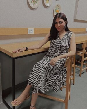 netri nisarg trivedi Instagram - Monochrome thursdays
Wearing @theindianethnicco 
Pc: @_discoball_ ❤️