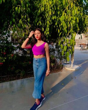 netri nisarg trivedi Instagram - तू मूड के देखा ना कर, जो सर में सोच आएगी तो पाँव में मोच आएगी …
Where was this song all along… 🟣