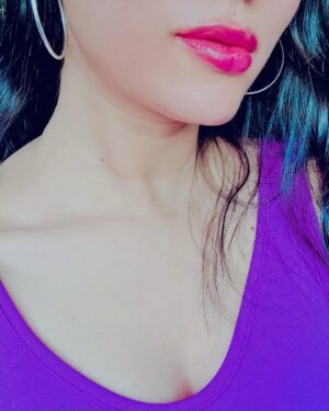netri nisarg trivedi Instagram - तू मूड के देखा ना कर, जो सर में सोच आएगी तो पाँव में मोच आएगी …
Where was this song all along… 🟣