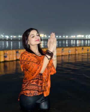 sonal Agarwal Instagram - महाकुंभ में स्नान करने का सौभाग्य प्राप्त हुआ 🔱 🧡 
.
.
#prayagraj #mahakumbh #khumbh #mahakumbh2025 #prayagrajkumbh #allahbad