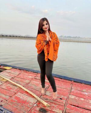 sonal Agarwal Instagram - महाकुंभ में स्नान करने का सौभाग्य प्राप्त हुआ 🔱 🧡 
.
.
#prayagraj #mahakumbh #khumbh #mahakumbh2025 #prayagrajkumbh #allahbad
