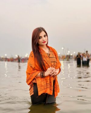 sonal Agarwal Instagram - महाकुंभ में स्नान करने का सौभाग्य प्राप्त हुआ 🔱 🧡 
.
.
#prayagraj #mahakumbh #khumbh #mahakumbh2025 #prayagrajkumbh #allahbad