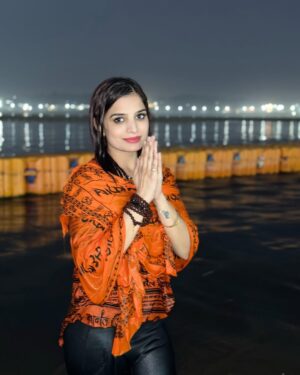 sonal Agarwal Instagram - महाकुंभ में स्नान करने का सौभाग्य प्राप्त हुआ 🔱 🧡 
.
.
#prayagraj #mahakumbh #khumbh #mahakumbh2025 #prayagrajkumbh #allahbad