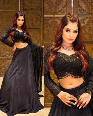 sonal Agarwal Instagram - Tauba Tauba 🖤 
.
.
Hairstyle by - @kashish_makeupartist @stylebygunjan_