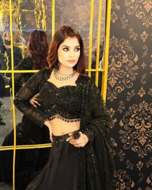 sonal Agarwal Instagram - Tauba Tauba 🖤 
.
.
Hairstyle by - @kashish_makeupartist @stylebygunjan_