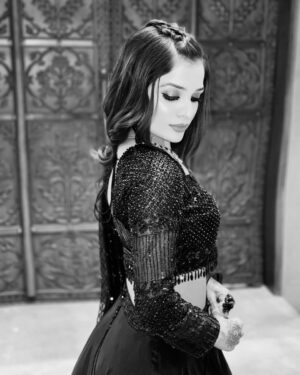 sonal Agarwal Instagram - Tauba Tauba 🖤 
.
.
Hairstyle by - @kashish_makeupartist @stylebygunjan_