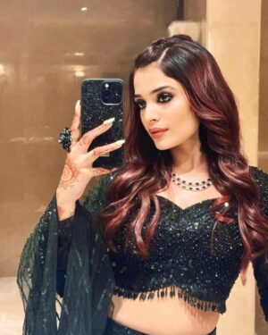 sonal Agarwal Instagram - Tauba Tauba 🖤 
.
.
Hairstyle by - @kashish_makeupartist @stylebygunjan_
