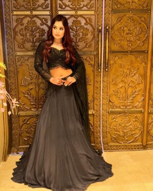 sonal Agarwal Instagram - Tauba Tauba 🖤 
.
.
Hairstyle by - @kashish_makeupartist @stylebygunjan_