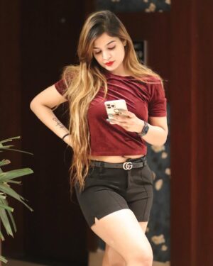 sonal Agarwal Instagram - Mere phone me Teri Photo mumy puche beta kon hai 🙈📲