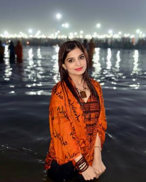 sonal Agarwal Instagram - महाकुंभ में स्नान करने का सौभाग्य प्राप्त हुआ 🔱 🧡 
.
.
#prayagraj #mahakumbh #khumbh #mahakumbh2025 #prayagrajkumbh #allahbad