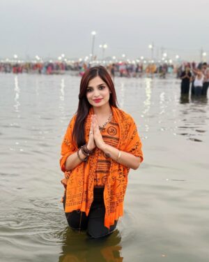 sonal Agarwal Instagram - महाकुंभ में स्नान करने का सौभाग्य प्राप्त हुआ 🔱 🧡 
.
.
#prayagraj #mahakumbh #khumbh #mahakumbh2025 #prayagrajkumbh #allahbad