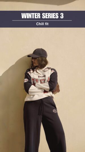 soundarya thakur Instagram - PART 3 #STwinterfiles	Urban Layers ❄️

Sweatshirt Set @zara 
Cap @newbalance 
Bag @zara 
Sneakers @myntra

#ootd #ootdshare #winterfashion #athleisurestyle #athleisurewear #streetstyle #streetfashion #highfashion #fashioninspiration #fashioninfluencer #formocloset #soundaryathakur
