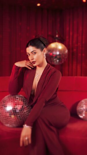 soundarya thakur Instagram - Stepping into the party of dreams!! 💎✨ 
This holiday season, it’s all about making a statement with Swarovski – the perfect blend of sparkle and drama for every celebration! 🎉

Which piece is your favorite from this look? Let me know in the comments below! 🌟 

@swarovski #Swarovski #SwarovskiMillenia #SwarovskiMatrix #holidayseason #crystaljewelry #fashioninfluencer #soundaryathakur #formocloset
