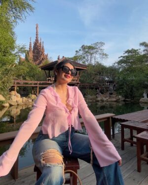 soundarya thakur Instagram - Truth has never looked this aesthetic 🙂‍↔️

🔗 Comment “link” for the entire fit link

___________________________________________________
#sanctuaryoftruth #sanctuaryoftruthpattaya #thailandtravel #thailandtemple #pattayathailand  #outfitoftheday #outfitinspiration #vacationfit #traveller #travelgram #travelblogger #travelinspiration #travelinfluencer #soundaryathakur #formocloset