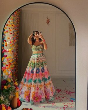 soundarya thakur Instagram - Festive Highlights: Outfits & Decor Recap ✨
(Comment your favourite look 🫶) 

Outfit 1. Pre stitched Red saree @myntra 
Outfit 2. Floral Crop-top Skirt set @payal_zinal 
Outfit 3. Silver Saree @myntra 
Outfit 4. Green Sharara set @houseofpataudi 
Outfit 6. Green Lehenga Set @houseofjamoti 
Outfit 7. Floral Lehenga @payal_zinal 
Outfit 8. White Chikankari Saree: Custom Made 
Outfit 9. Purple Floral Lehenga @myntra 

#festiverecap #diwalithrowback #festivewear #festiveseason #festivevibes #festivedecor #delhifashionblogger #fashioninfluencer #festivemood #soundaryathakur #formocloset