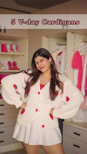 soundarya thakur Instagram - Valentine’s Day Cardigans You NEED! 💖

Cute dresses but too cold to wear them? Layer up with these adorable Valentine’s Day cardigans which are under 1500₹ 🥹💕

Comment ‘LINK’ & I’ll send it to you! 💌✨

#valentinesday #valentinespecial #valentinesfit #valentinesweater #savanahaul #vdayfit #vdayoutfit #affordablefashion #cardiganstyle #cardigansweater  #fashioninspiration #fashioninfluencerindia #soundaryathakur #formocloset