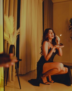 soundarya thakur Instagram - 27 and owning it like a queen 👑💃 

#FlawlessAt27 #birthdayvibes #turning27 #goldenvibes #birthdaybliss #glowup #birthdaygirl #birthdayoutfit #borntoshine #blessed #virgowomen #birthdaycake #birthdayphotoshoot #birthdayweekend #soundaryathakur #formocloset