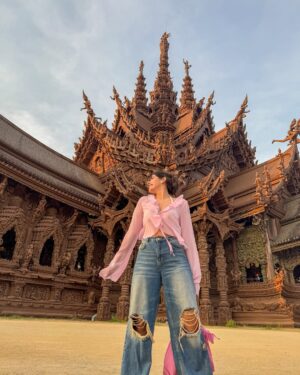 soundarya thakur Instagram - Truth has never looked this aesthetic 🙂‍↔️

🔗 Comment “link” for the entire fit link

___________________________________________________
#sanctuaryoftruth #sanctuaryoftruthpattaya #thailandtravel #thailandtemple #pattayathailand  #outfitoftheday #outfitinspiration #vacationfit #traveller #travelgram #travelblogger #travelinspiration #travelinfluencer #soundaryathakur #formocloset