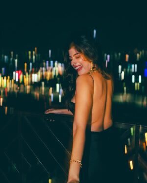 soundarya thakur Instagram - 27 and owning it like a queen 👑💃 

#FlawlessAt27 #birthdayvibes #turning27 #goldenvibes #birthdaybliss #glowup #birthdaygirl #birthdayoutfit #borntoshine #blessed #virgowomen #birthdaycake #birthdayphotoshoot #birthdayweekend #soundaryathakur #formocloset