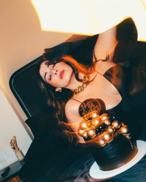soundarya thakur Instagram - 27 and owning it like a queen 👑💃 

#FlawlessAt27 #birthdayvibes #turning27 #goldenvibes #birthdaybliss #glowup #birthdaygirl #birthdayoutfit #borntoshine #blessed #virgowomen #birthdaycake #birthdayphotoshoot #birthdayweekend #soundaryathakur #formocloset