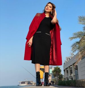 Abeer Ahmed Instagram - على الرغم من بساطة الفستان الأسود إلا إنه أساسي في عمل تركيبات حلوه في اللبس . بعطيكم كود خصم يوفر عليكم ويخصم ١٥٪؜ .  abeer  @motf_official  #woolbyMOTF  #MOTIFpartne