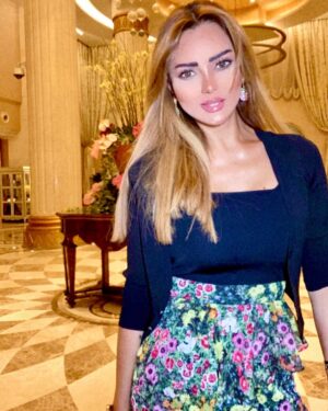 Abeer Ahmed Instagram - عبير_أحمد #عبير_احمد # النون ومايعلمون #الكويت #السعوديه #غسيل #الإمارات #البحرين #عمان #قطر  #عافك_الخاطر  #حضرة_الموقف #سرك_الخافي #الناموس #حضن_الشوك #كلام_أصفر #مع_حصة_قلم #قلوب_لاتتوب #كالوس #الحريم #ابشر_بالسعد # قناة_دبي #قناة_إم _بي_سي #قناة_الظفره #تلفزيون_الكويت #قناة_أبو_ظبي 
‏‎‏#abeer_ahmed #3abeer_a7med  #kuwait #mbc #explore  @aabdulrdha @  @moneerzu
