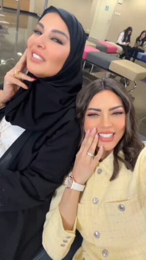 Abeer Ahmed Instagram - كان أول لقاء مع سميه في اللوكيشن ❤️❤️❤️#عبير_أحمد #عبير_احمد #فضه #أم_٤٤ # النون ومايعلمون #فضه#أم_٤٤ #ام_٤٤ #قلم_رصاص #عافك_الخاطر #الناموس #حضن_الشوك #كلام_أصفر #مع_حصة_قلم  #كالوس #الحريم #ابشر_بالسعد # قناة_دبي #قناة_إم _بي_سي #قناة_الظفره #شاهد #تلفزيون_الكويت #قناة_أبو_ظبي #الكويت #السعوديه #غسيل #الإمارات  #عمان #قطر 
‏‎‏abeer_ahmed #3abeer_a7med  #kuwait #mbc #explore